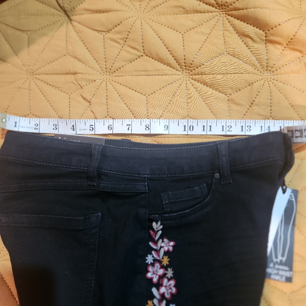 d. jeans Black Skinny Jeans with Floral Embroidery - Picture 6 of 7